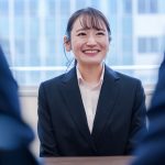 面接を受ける学生