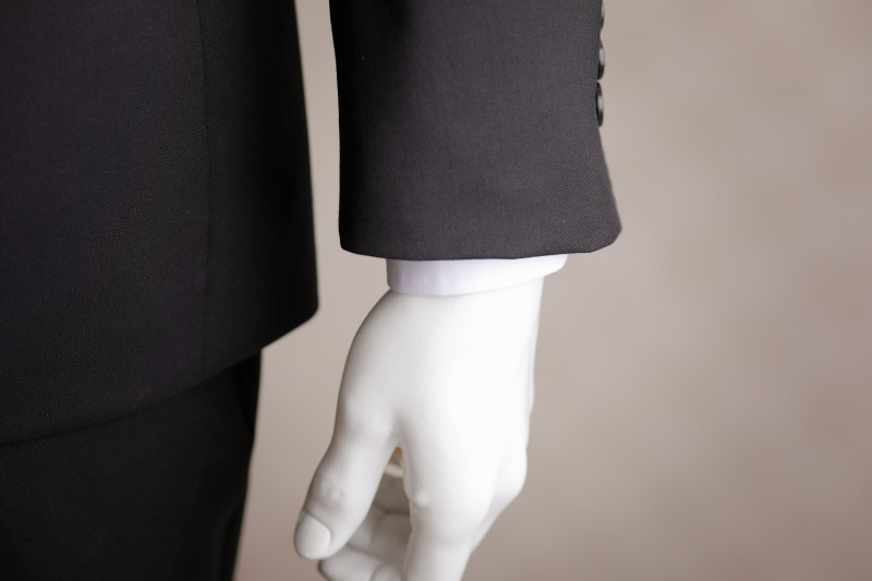 ワイシャツの袖口のアップ画像