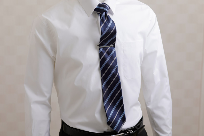 自分の好みに合ったワイシャツを着用しているイメージ