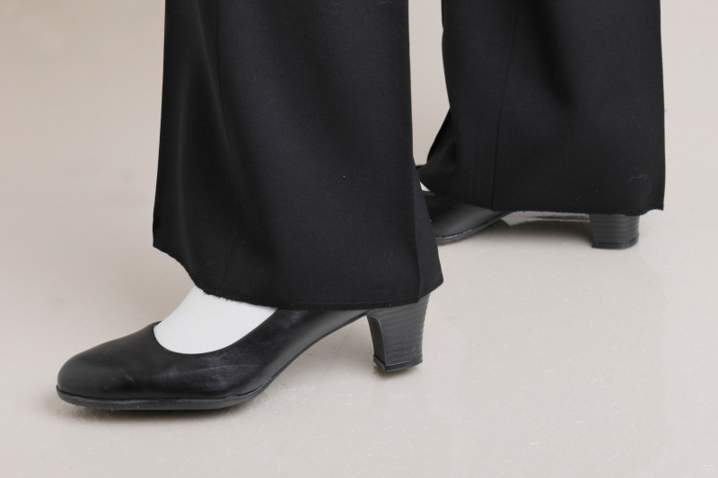 パンツスーツの裾丈の目安