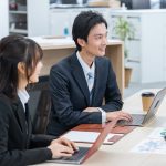 インターンシップ中のオフィスのイメージ