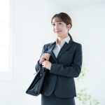 スーツを着ている学生