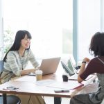 オフィスでのサマーインターン中の様子