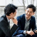 打ち合わせをする人たち