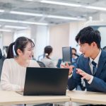 ミーティング中の会社員のイメージ