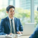 商談中のビジネスパーソン